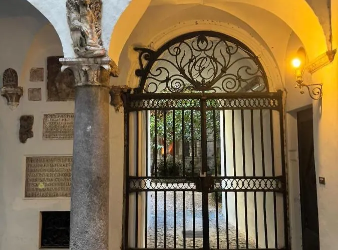 Center, Luxury & History In Via Monserrato