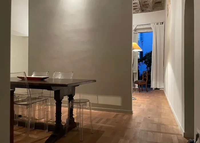 Center, Luxury & History In Via Monserrato Appartement