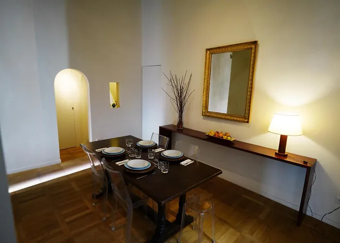 Center, Luxury & History In Via Monserrato Appartement