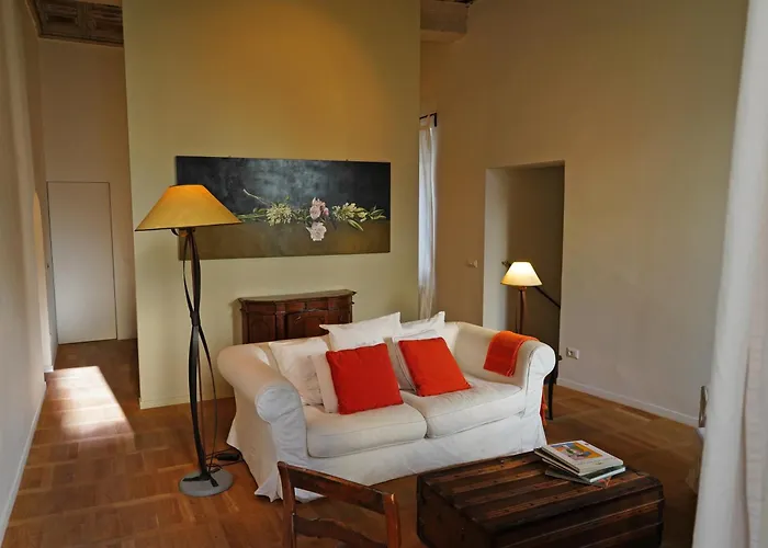 Center, Luxury & History In Via Monserrato