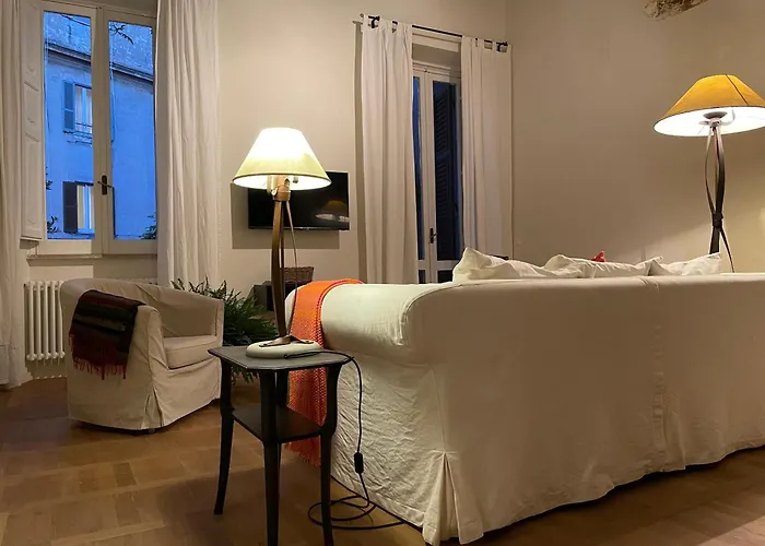 Center, Luxury & History In Via Monserrato Appartement
